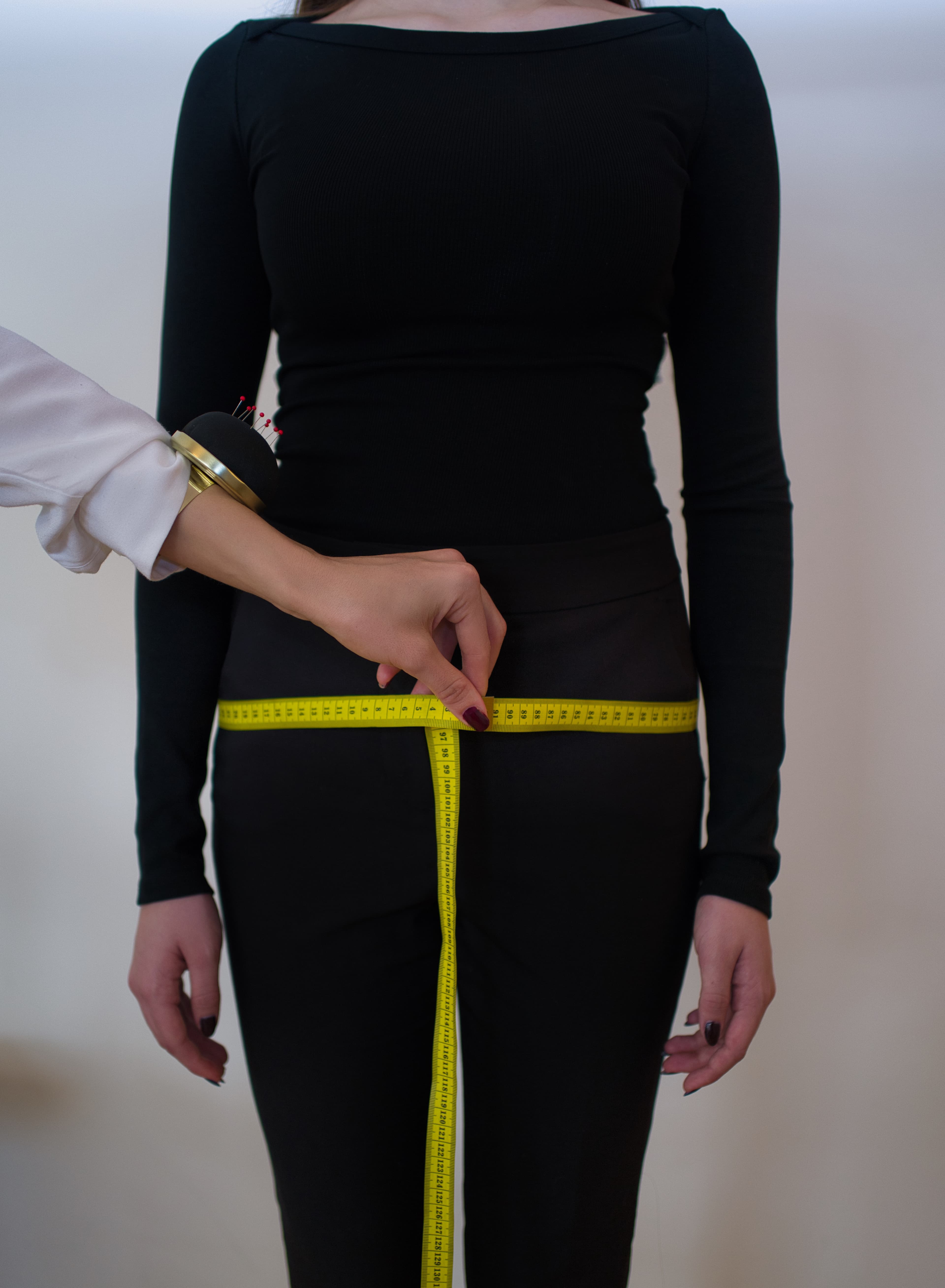 How to measure Hips